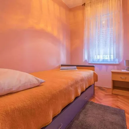 Apartment Three-bedroom In Crikvenica Xii Grizane-Belgrad