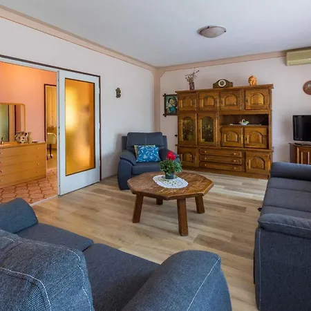 Three-bedroom In Crikvenica Xii Grizane-Belgrad