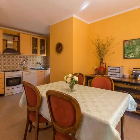Apartment Three-bedroom In Crikvenica Xii *