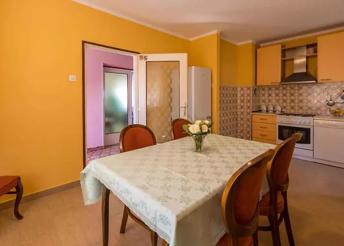 Three-bedroom In Crikvenica Xii * Grižane